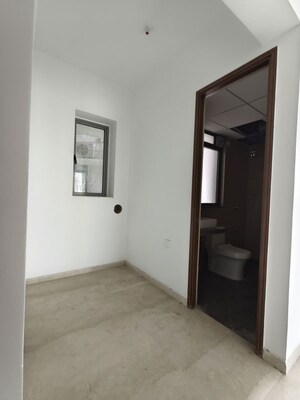 Room in 3 BHK Apartment at Kalpataru Immensa, Kolshet Road – for Sale
