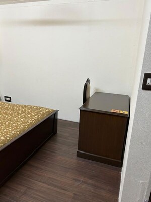 Furnished Amenities in Studio Apartment at Defence Colony – for Rent