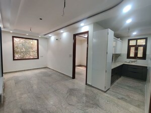 Room in 5 BHK Builder Floor at Rohini Sector 15 – for Sale