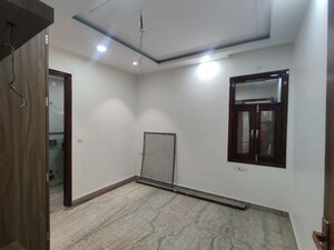 Room in 5 BHK Builder Floor at Rohini Sector 15 – for Sale