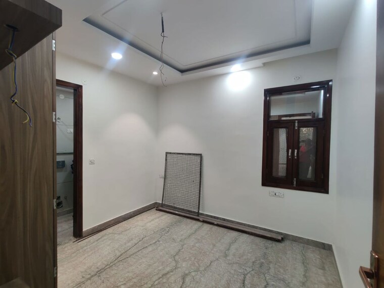 Room, rohini sector 15 5 Bedroom 1200 Sq.Ft. Builder Floor In Rohini Sector 15 Delhi 10597299