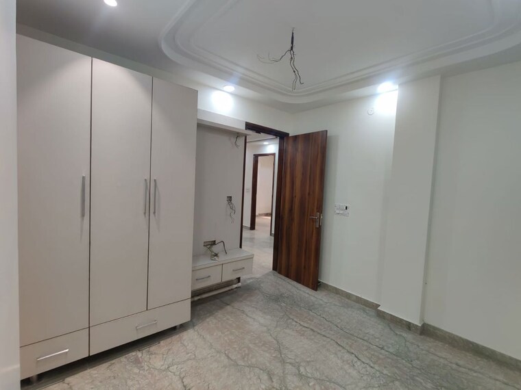 Room, rohini sector 15 5 Bedroom 1200 Sq.Ft. Builder Floor In Rohini Sector 15 Delhi 10597299