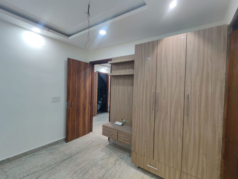 Room, rohini sector 15 5 Bedroom 1200 Sq.Ft. Builder Floor In Rohini Sector 15 Delhi 10597299