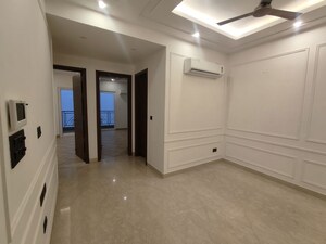 Room in 3 BHK Apartment at Raj One Good Earth, Sector 71 – for Rent