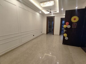 Parking in 3 BHK Apartment at Raj One Good Earth, Sector 71 – for Rent