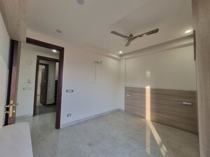 Room in 2.5 BHK Builder Floor at Sector 45 – for Rent