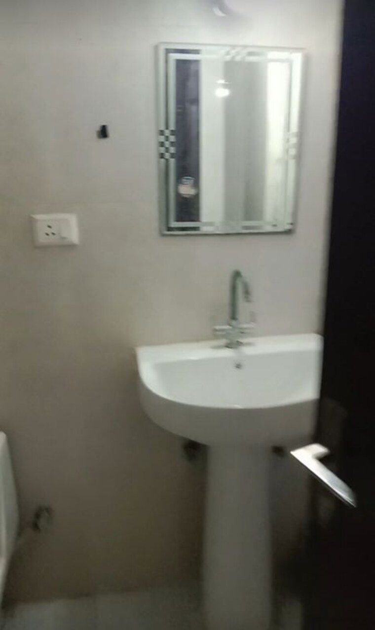 Bathroom, ajnara-homes 2 Bedroom 805 Sq.Ft. Apartment In Sector 16b Greater Noida Greater Noida 10597329