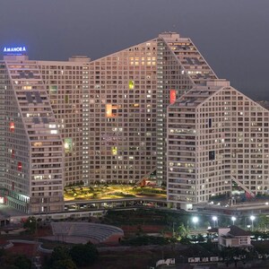 2.5 BHK Apartment For Rent in Amanora Future Towers, Hadapsar