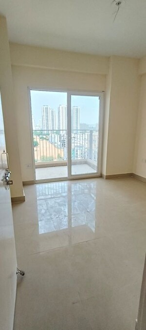 Room in 2 BHK Apartment at GLS Avenue 81, Sector 81 – for Rent