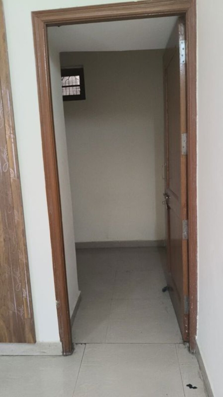 Room, sector 23 2 Bedroom 263 Sq.Yd. Builder Floor In Sector 23 Gurgaon 10597435