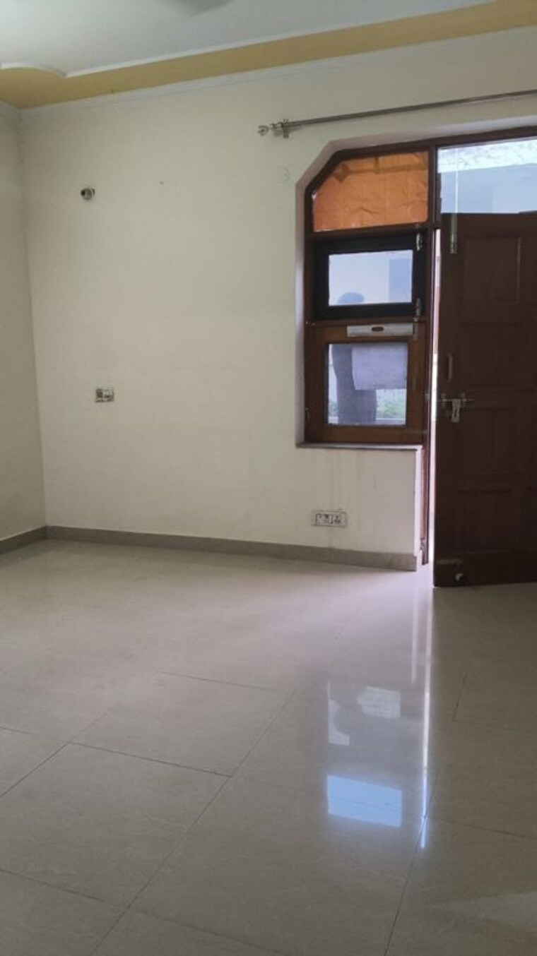 Room, sector 23 2 Bedroom 263 Sq.Yd. Builder Floor In Sector 23 Gurgaon 10597435