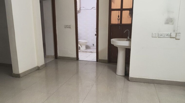 Room, sector 23 2 Bedroom 263 Sq.Yd. Builder Floor In Sector 23 Gurgaon 10597435