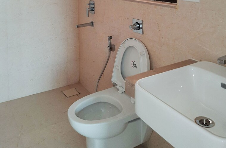 Bathroom, kanjurmarg east Pg For Girls In Kanjurmarg East 10597448
