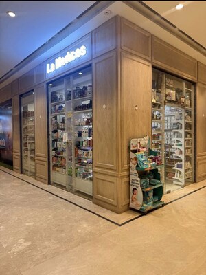  Shop For Sale in Metro World Mall, Sector 56