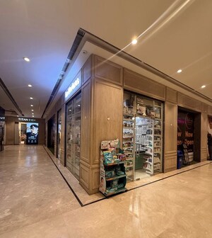  Shop – Exterior View View at Metro World Mall, Sector 56 - for Sale