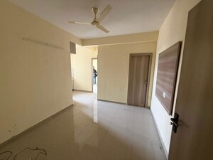 1 BHK Apartment For Rent in Pyramid Altia, Sector 70