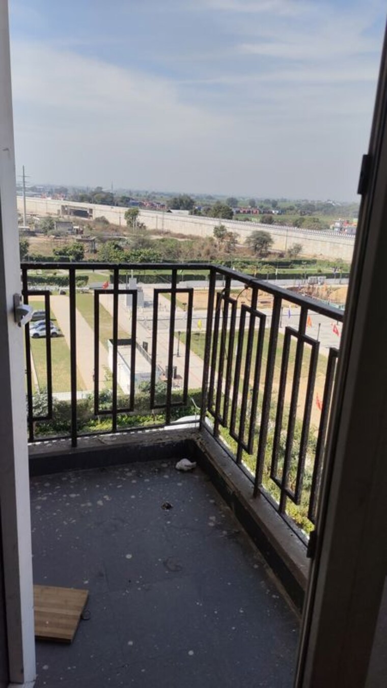Balcony, signature-global-the-roselia 2 Bedroom 600 Sq.Ft. Apartment In Sector 95a Gurgaon 10597451