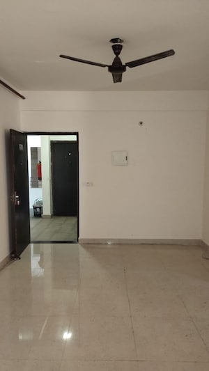 Room in 2 BHK Apartment at Signature Global The Roselia, Sector 95a – for Sale