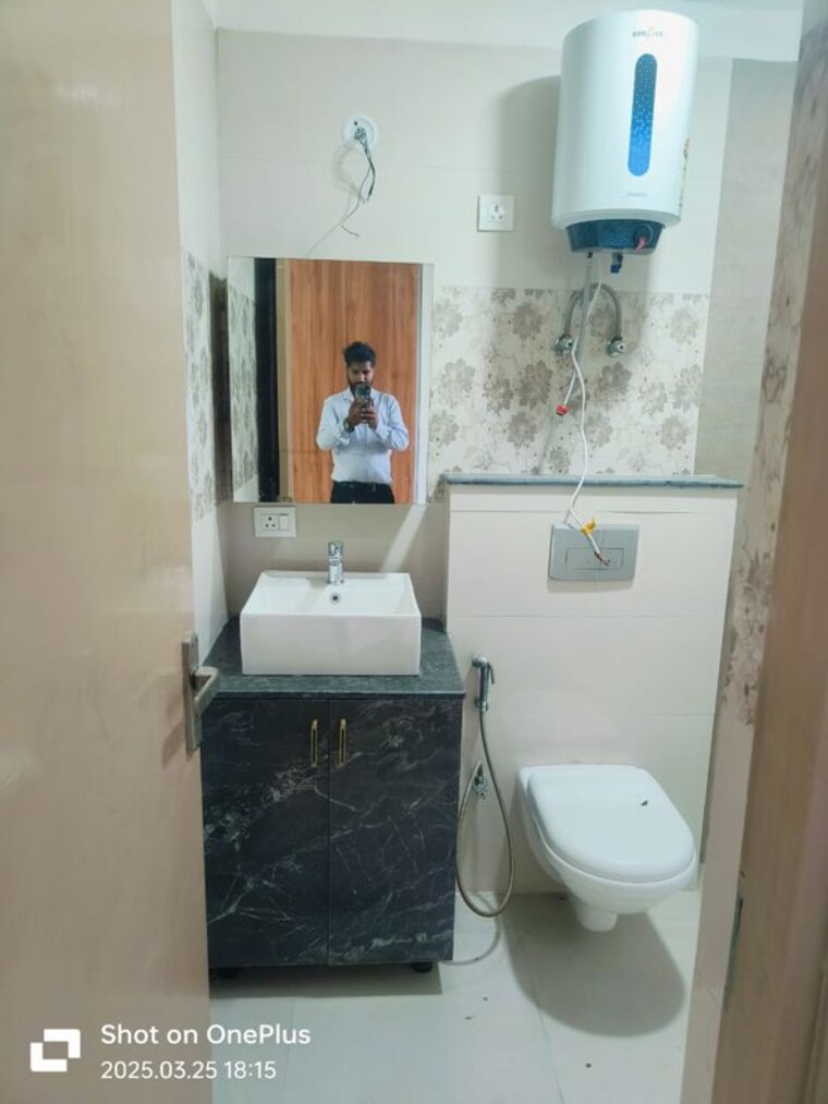 Bathroom, smart-world-gems 3 Bedroom 1365 Sq.Ft. Builder Floor In Sector 89 Gurgaon 10597438