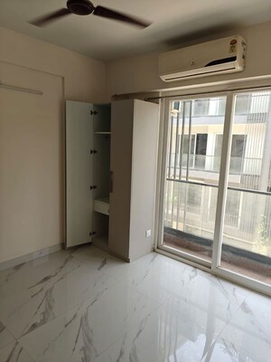 Room in 3 BHK Builder Floor at Smart World Gems, Sector 89 – for Rent