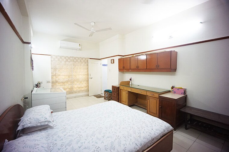 Bedroom, satellite 3 Bedroom 207 Sq.Yd. Apartment In Satellite Ahmedabad 10597504