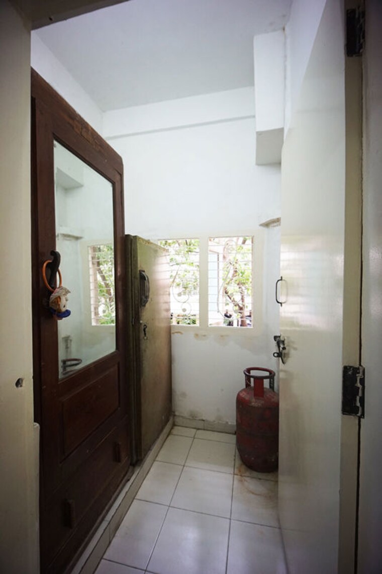 Bathroom, satellite 3 Bedroom 207 Sq.Yd. Apartment In Satellite Ahmedabad 10597504