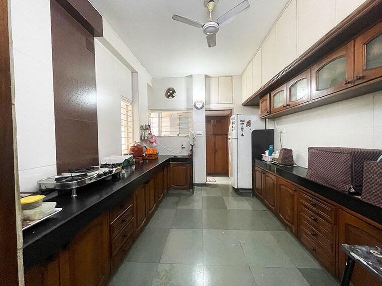 Kitchen, satellite 3 Bedroom 207 Sq.Yd. Apartment In Satellite Ahmedabad 10597504