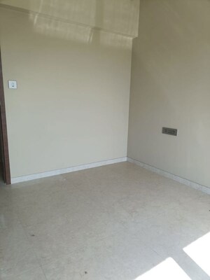 Room in 3 BHK Apartment at Kabra Diamante, Goregaon West – for Rent