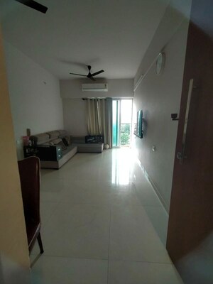 2 BHK Apartment For Rent in Rustomjee Azziano Wing I, Thane West