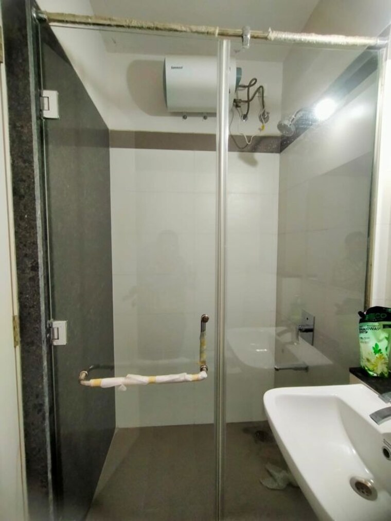 Bathroom, rustomjee-azziano-wing-i 2 Bedroom 914 Sq.Ft. Apartment In Thane West Thane 10597525