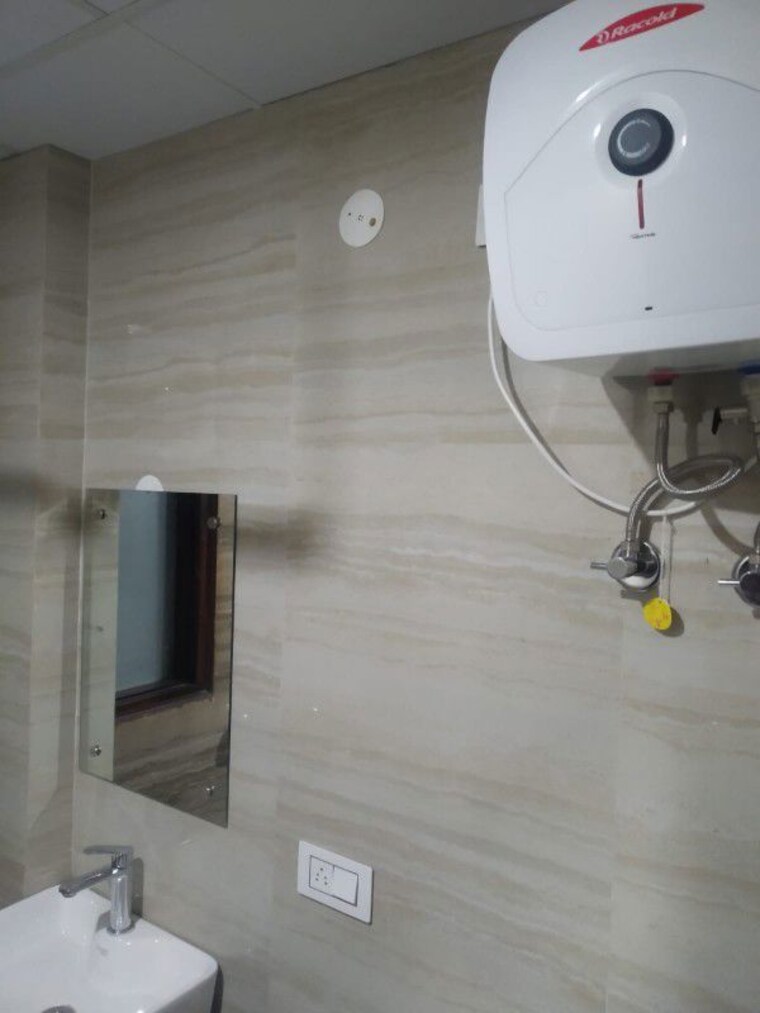 Bathroom, sector 14 1 RK 336 Sq.Ft. Independent House In Sector 14 Gurgaon 10597540
