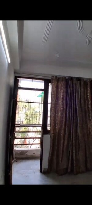 Building Lobby in 3 BHK Builder Floor at Mahavir Enclave – for Sale