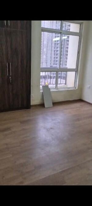 Room in 2 BHK Apartment at Jaypee Kensington Boulevard, Sector 131 – for Rent