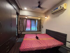 Master Bedroom in 3 BHK Apartment at Om Shanaaz Apartments, Andheri West – for Rent