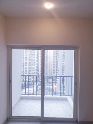 Room in 2 BHK Apartment at Panchsheel Greens II, Sector 16 Greater Noida – for Sale