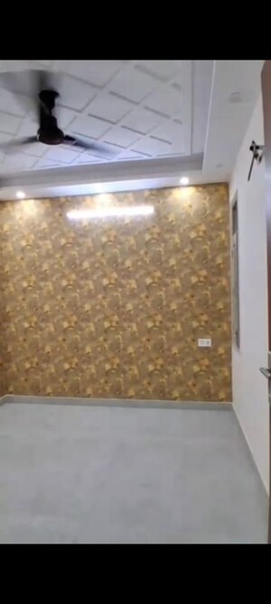 Furnished Amenities in 2 BHK Builder Floor at Mahavir Enclave – for Sale