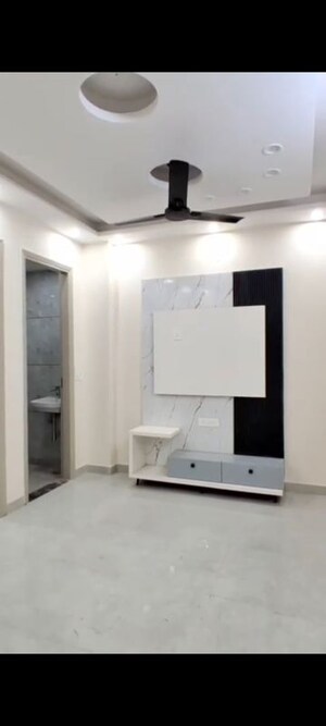 Building Lobby in 2 BHK Builder Floor at Mahavir Enclave – for Sale