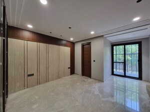 Room in 3 BHK Builder Floor at Saket – for Rent