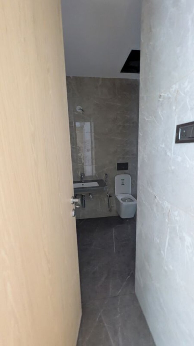 Bathroom, marathon-monte-south 2 Bedroom 959 Sq.Ft. Apartment In Byculla West Mumbai 10597662