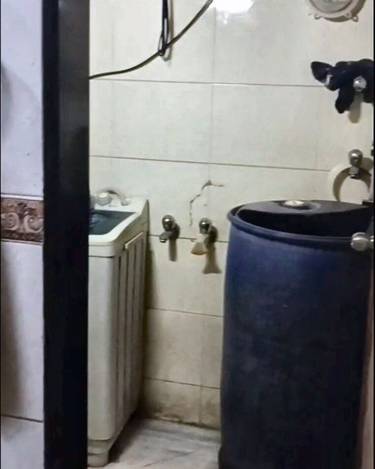 Attached Bathroom, tardeo 3 Bedroom 1400 Sq.Ft. Apartment In Tardeo Mumbai 10506381