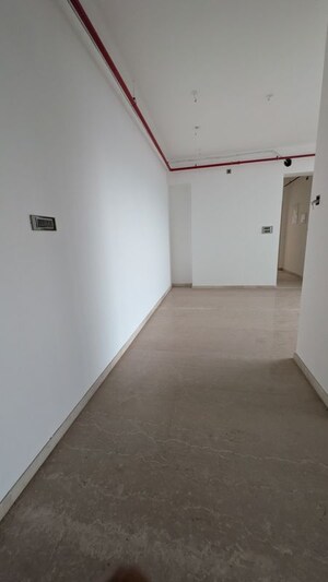 Room in 2 BHK Apartment at Piramal Aranya, Byculla – for Rent
