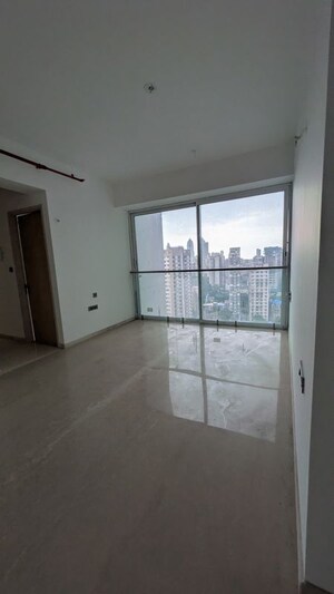 Room in 2 BHK Apartment at Piramal Aranya, Byculla – for Rent