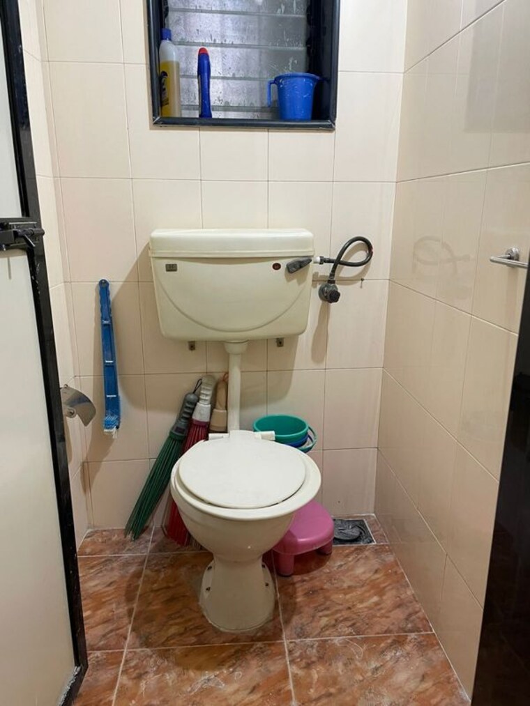 Bathroom, bandra west 1 Bedroom 500 Sq.Ft. Apartment In Bandra West Mumbai 10597689