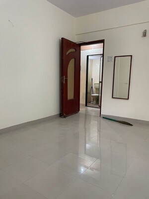 Room in 1 BHK Apartment at Bandra West – for Rent