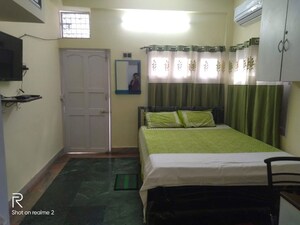 Room in 3.5 BHK Independent House at Jadavpur – for Sale