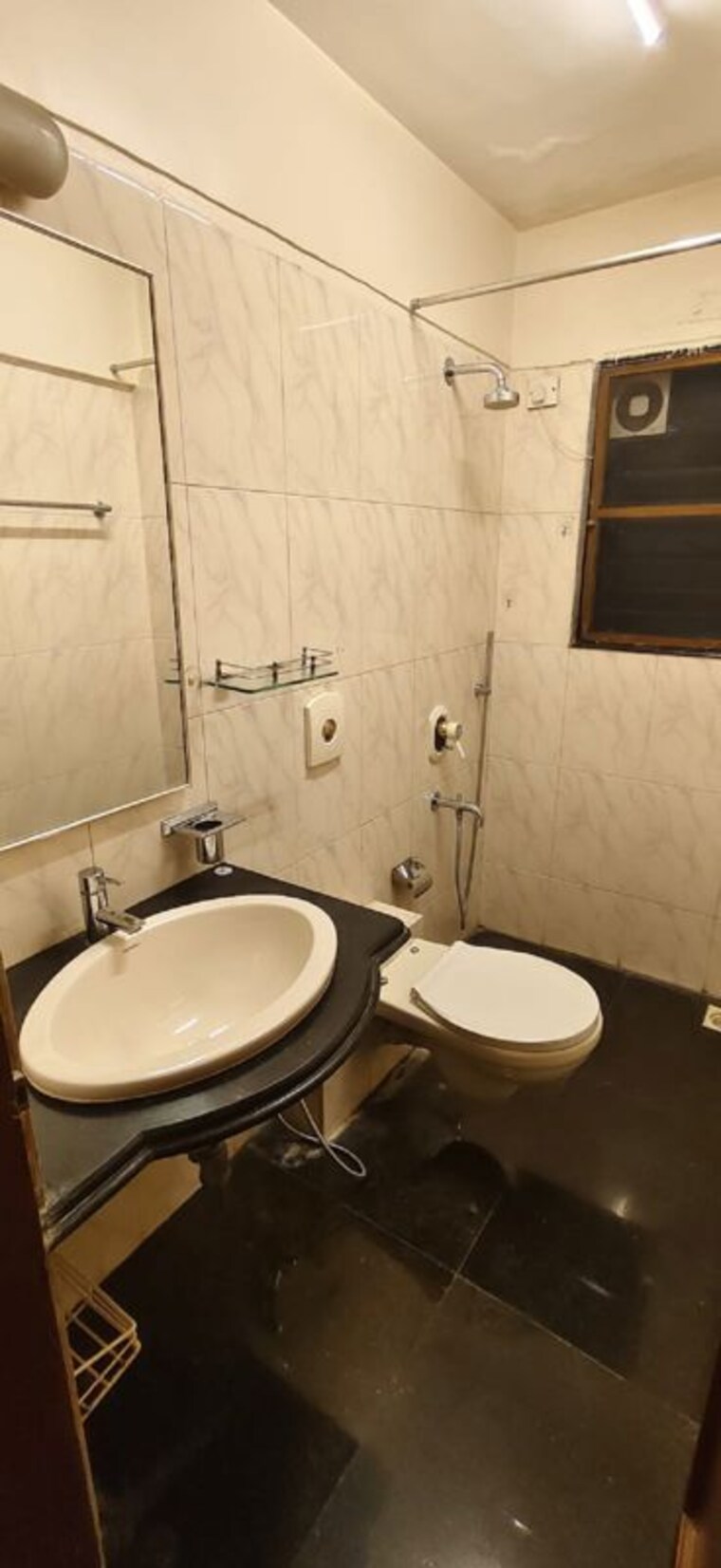 Bathroom, khar west 2 Bedroom 700 Sq.Ft. Apartment In Khar West Mumbai 10597710
