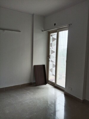 Room in 2 BHK Apartment at Saya Zion, Sector 4 Greater Noida – for Rent