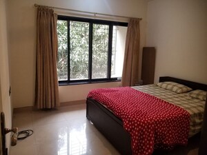 Bedroom in 2 BHK Apartment at Khar West – for Rent