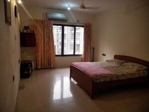 Bedroom in 2 BHK Apartment at Khar West – for Rent