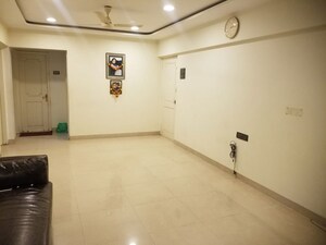 Room in 2 BHK Apartment at Khar West – for Rent
